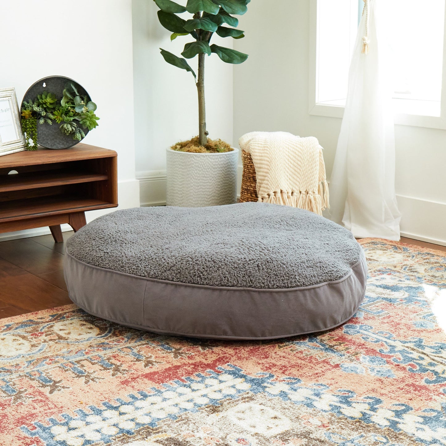 Scout Deluxe Round Sherpa Top Pillow Dog Bed