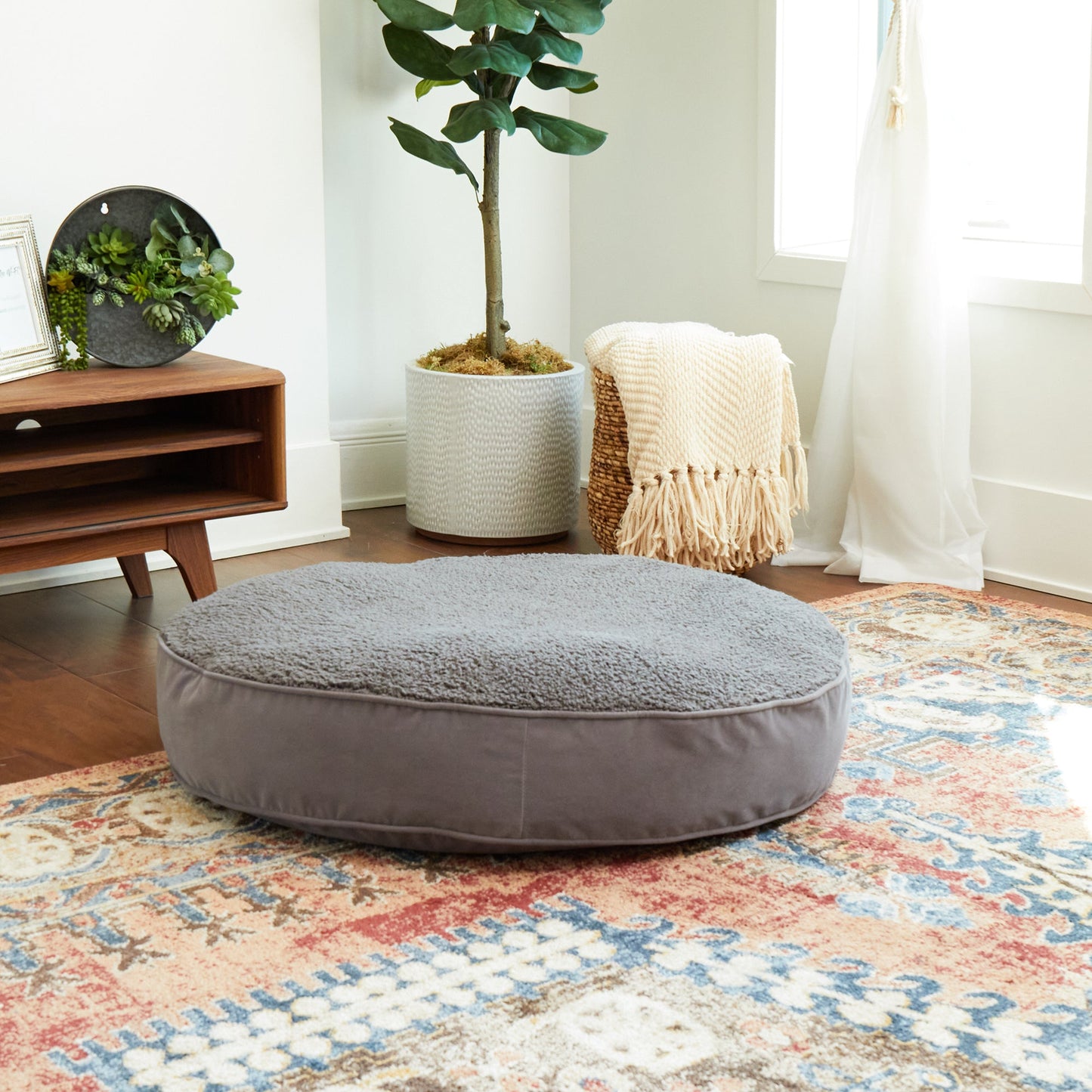 Scout Deluxe Round Sherpa Top Pillow Dog Bed